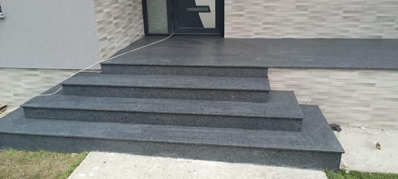 Trepte interioare și exterioare din granit Steel Gray
