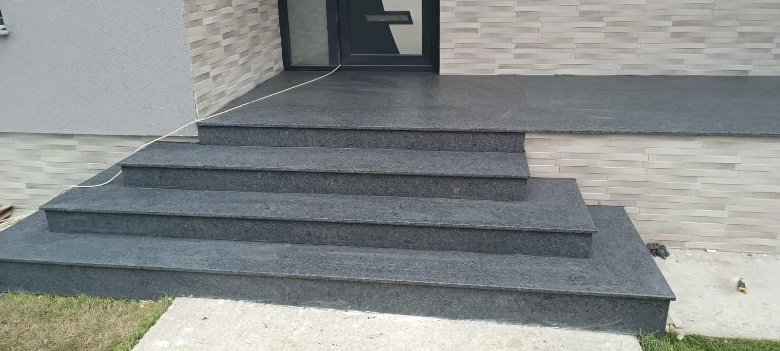 Trepte interioare și exterioare din granit Steel Gray