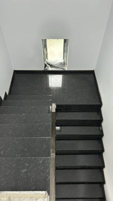 Trepte interior/exterior din granit Steel Gray