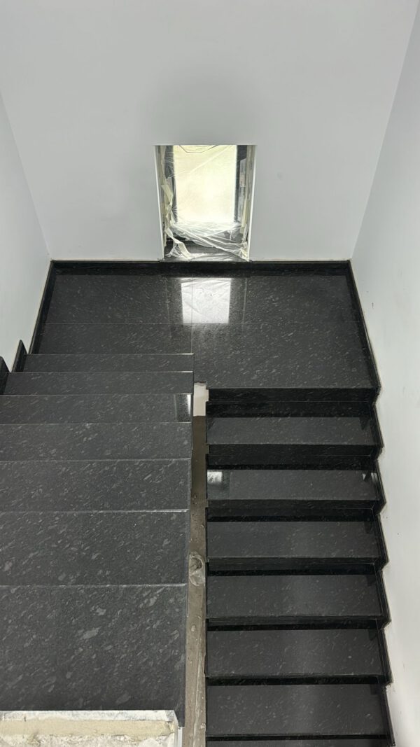 Trepte interior/exterior din granit Steel Gray